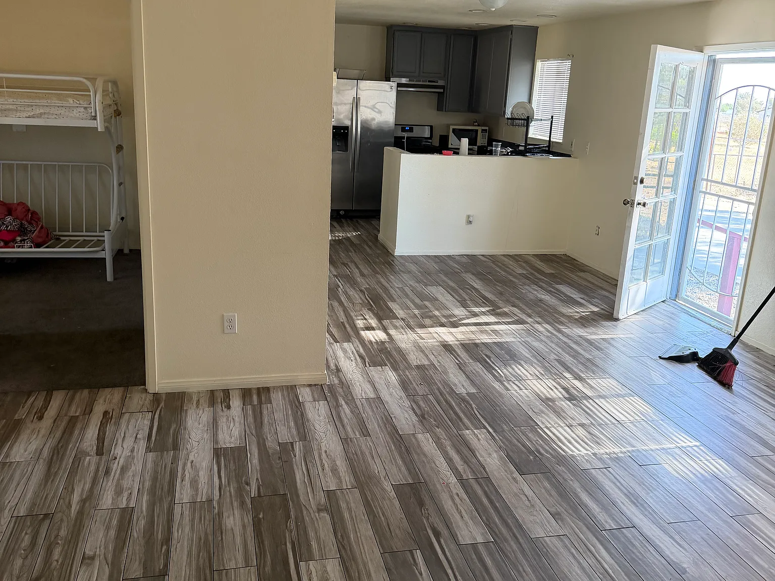 3 bed, 1250 sqft, $2,000 — Photo 2
