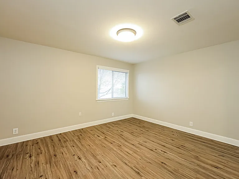 607 Limestone Flt — Photo 14