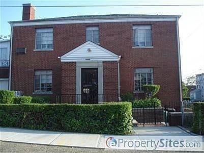 1st image of 1000 E 215th St