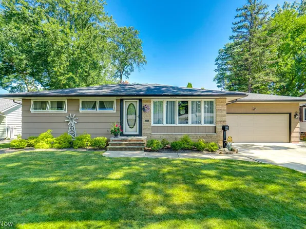 22720 Sycamore Dr, Fairview Park, OH 44126