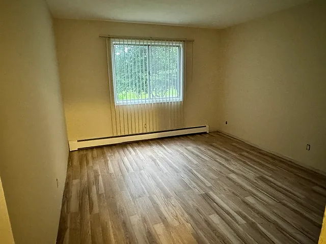 2 bed, 850 sqft, $1,300 — Photo 3