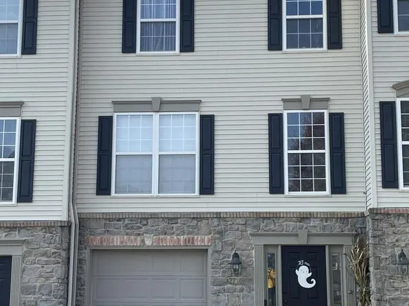 2760 Hunters Crest Dr #5, York, PA 17402