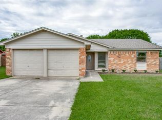 700 Fair Meadows Dr, Saginaw, TX 76179