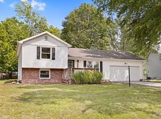 504 Western Hills Dr, Mahomet, IL 61853