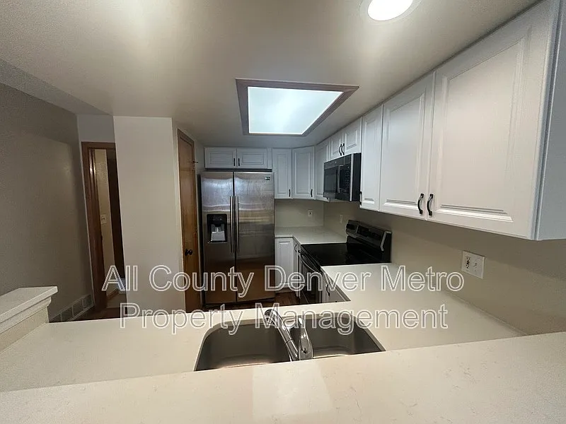 3 bed, 3.0 bath, 1889 sqft, $2,570 — Photo 4