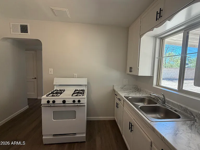 2221 E Osborn Rd — Photo 10