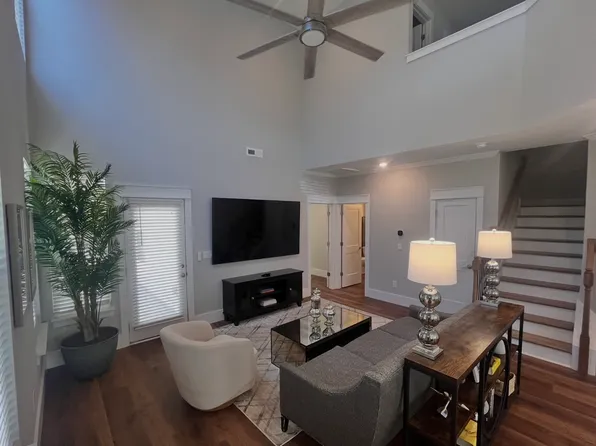 227 Marshland Ln, Greer, SC 29650