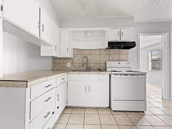 5th image of 500 E Craven Ave #11402903