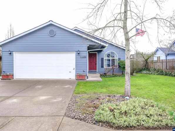 833 14th St, Lafayette, OR 97127