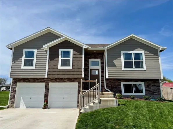 2404 E Jones Ranch Pkwy, Harrisonville, MO 64701