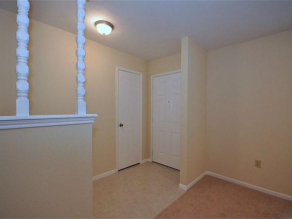 3rd image of 4911 Blueberry Hill Dr