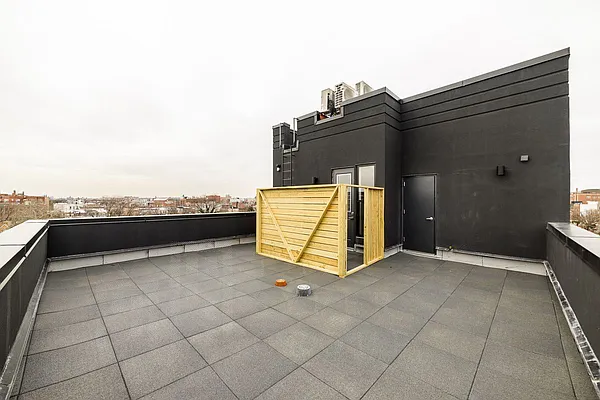 Rented by The Syper Group | media 30