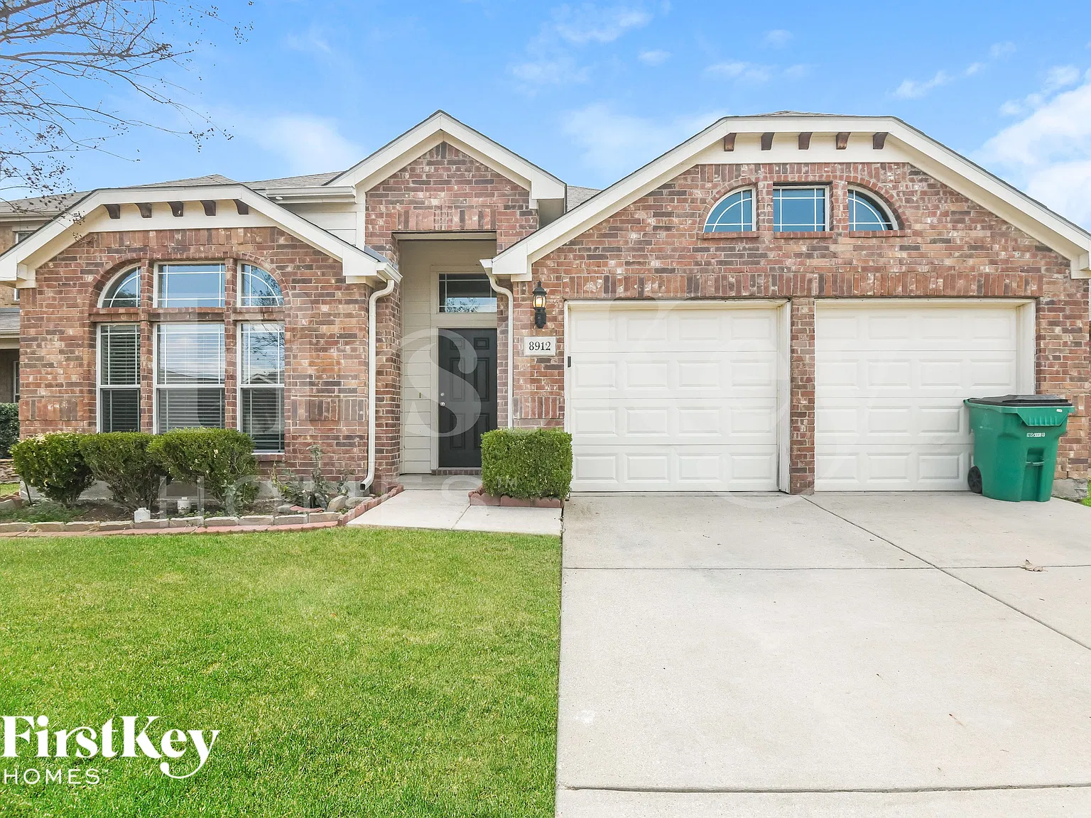 3 bed, 2.0 bath, 1864 sqft, $2,240 — Photo 1