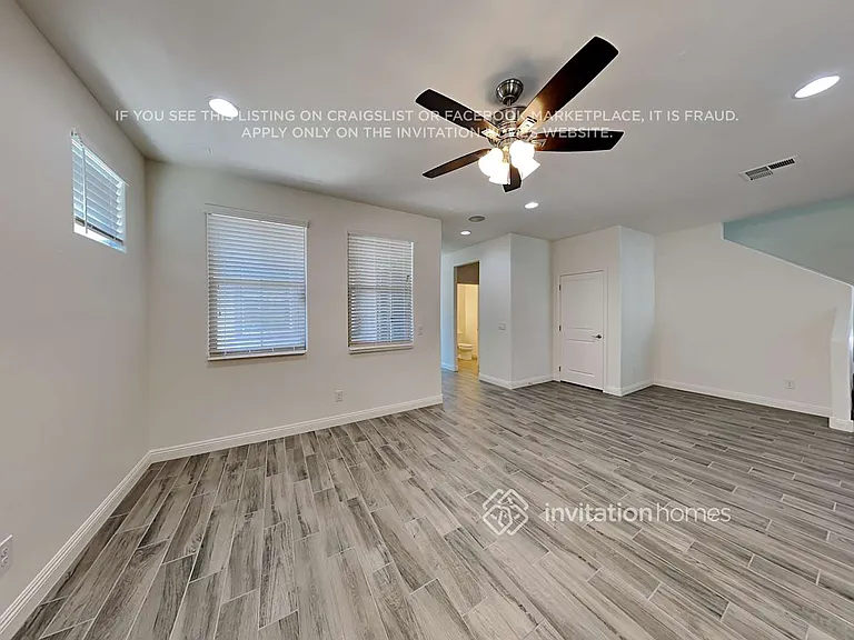 242 N 69th Pl — Photo 5