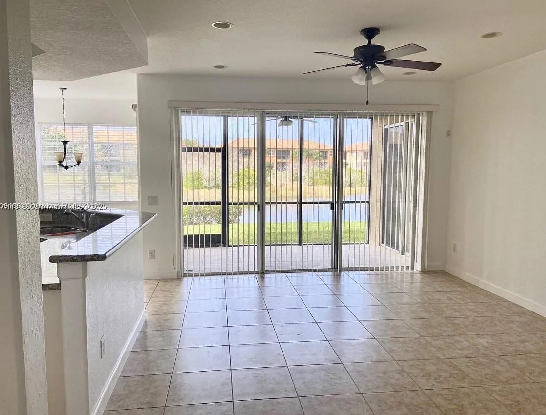 3 bed, 2.0 bath, $3,900 — Photo 3