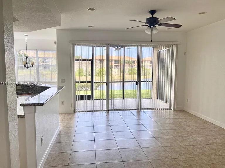8231 NW 127th Ln — Photo 3