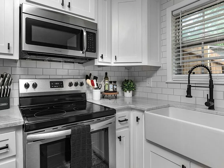 860 Davis St — Photo 15