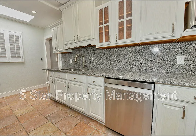 3030 Aurora Ave — Photo 23