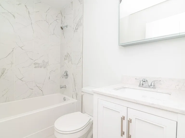 110 N Bluff St — Photo 5
