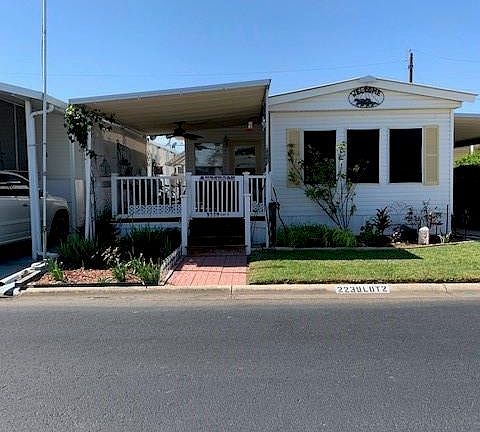 4th image of 2239A Hidalgo St