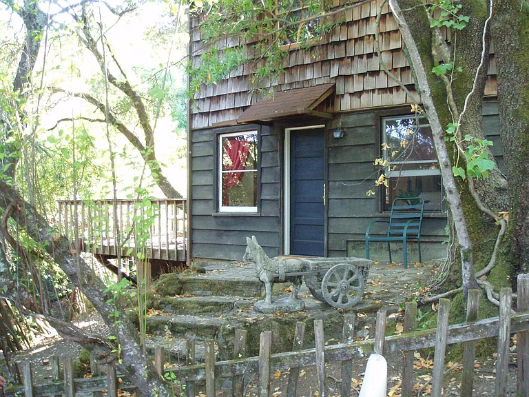 139 Laurel Dr — Photo 1