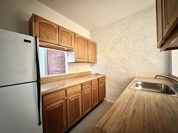 4th image of 311 W 94th St #2A