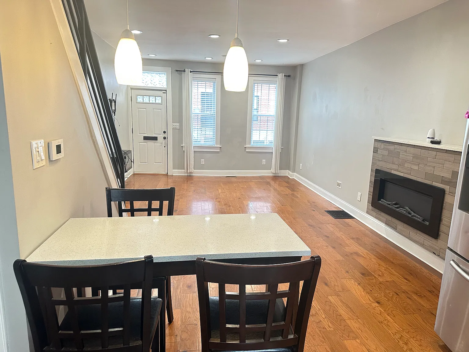 2 bed, 900 sqft, $1,600 — Photo 4