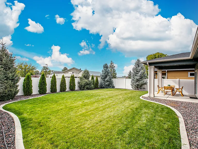 2035 E Oakcrest Dr — Photo 46