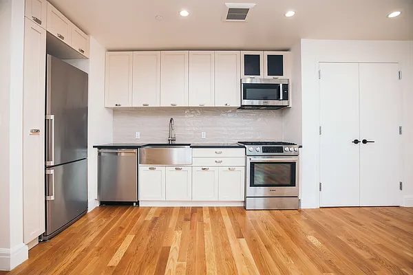 Rented by Nooklyn NYC LLC | media 10