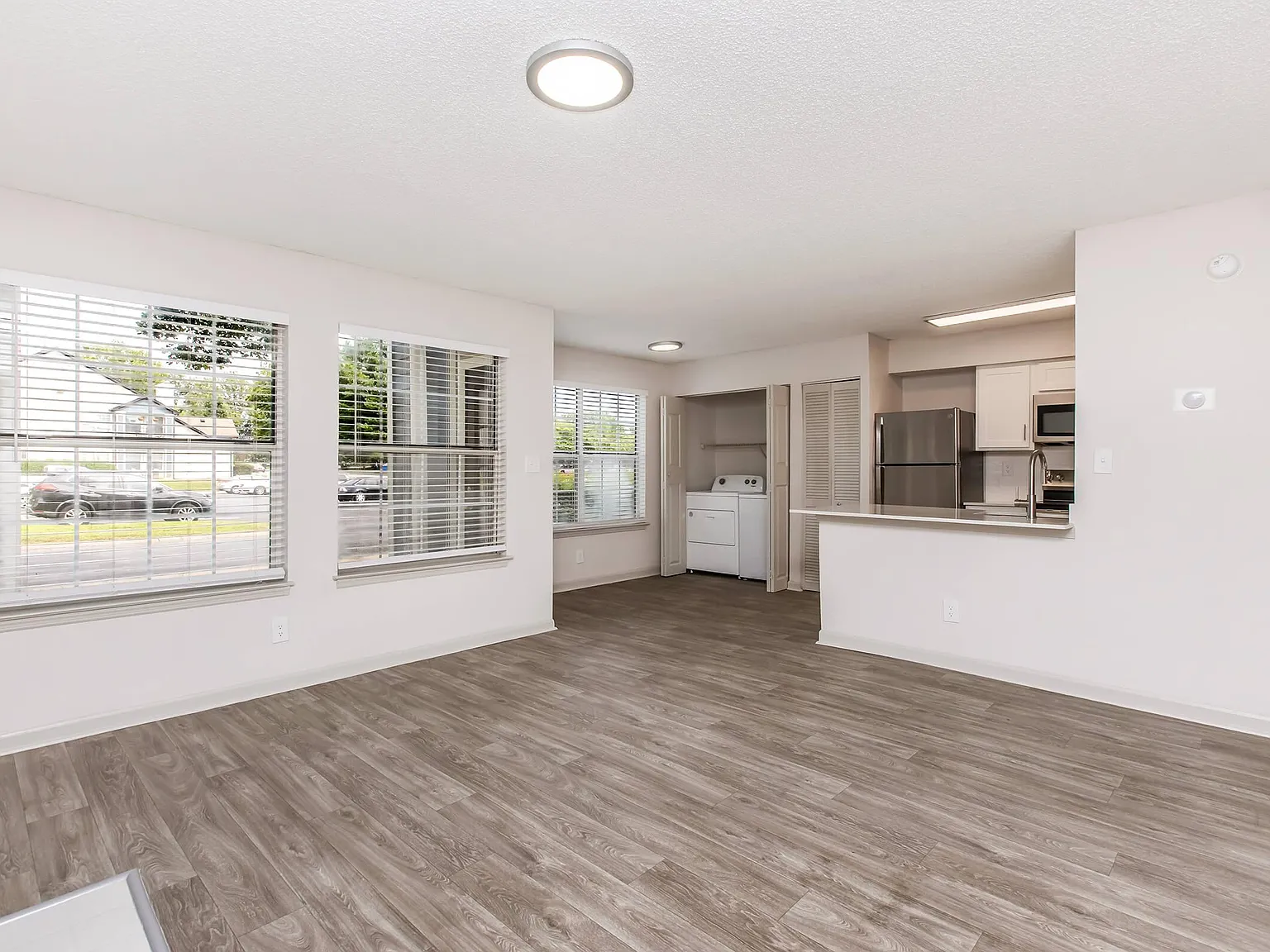Summerlake Apartments — Photo 3
