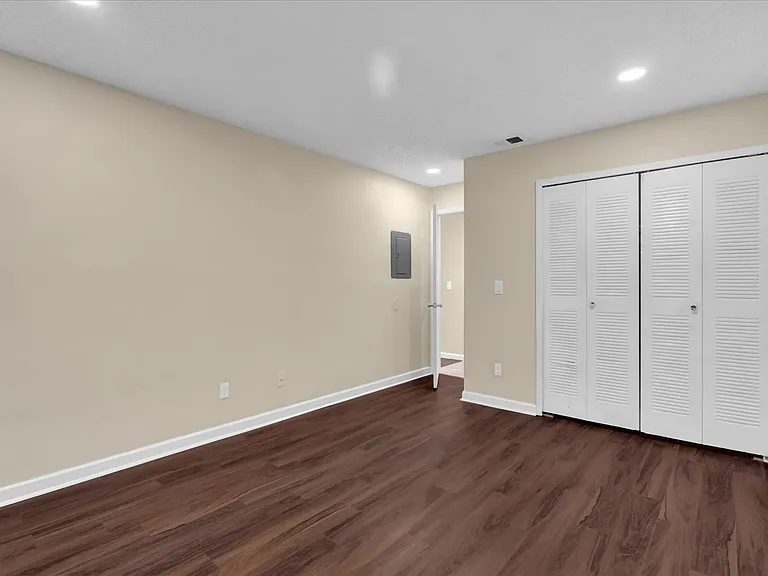 2405 Northlake Dr — Photo 8