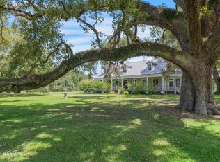 8801 E Old Spanish Trl, Jeanerette, LA 70544