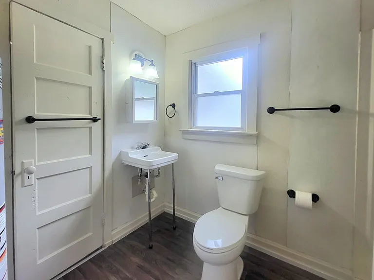 815 E Lynn St — Photo 8
