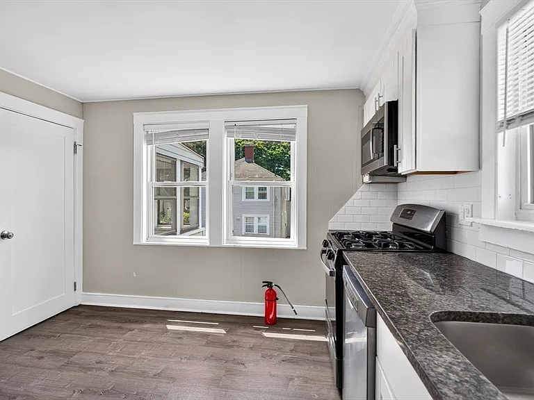 65-67 Lawn Ave #2 — Photo 16