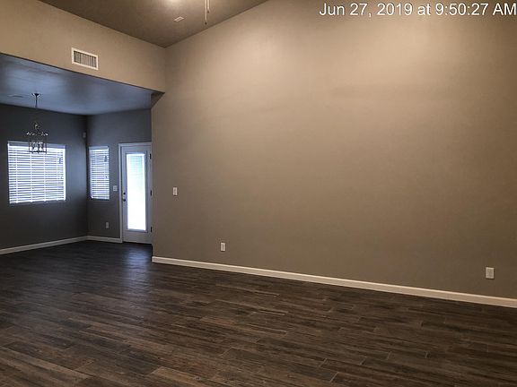 3rd image of 882 Holly Park Ave