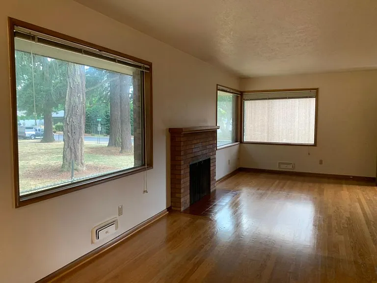 1328 NE 55th Ave — Photo 10
