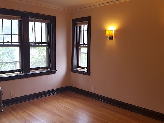 2nd image of 911 Lyman Ave APT 2
