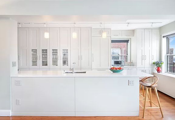 3rd image of 135 Willow St #1006/1007