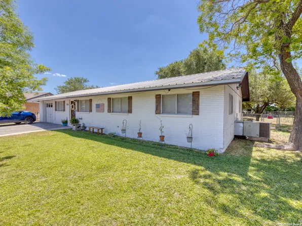 317 Studer Cres, Uvalde, TX 78801