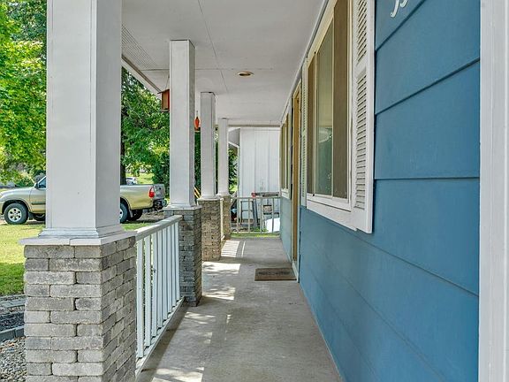 4th image of 5300 SW 15th Ct