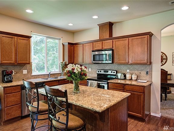4th image of 1216 Daffodil Ave NE