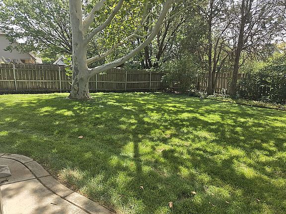 4th image of 701 Dover Dr