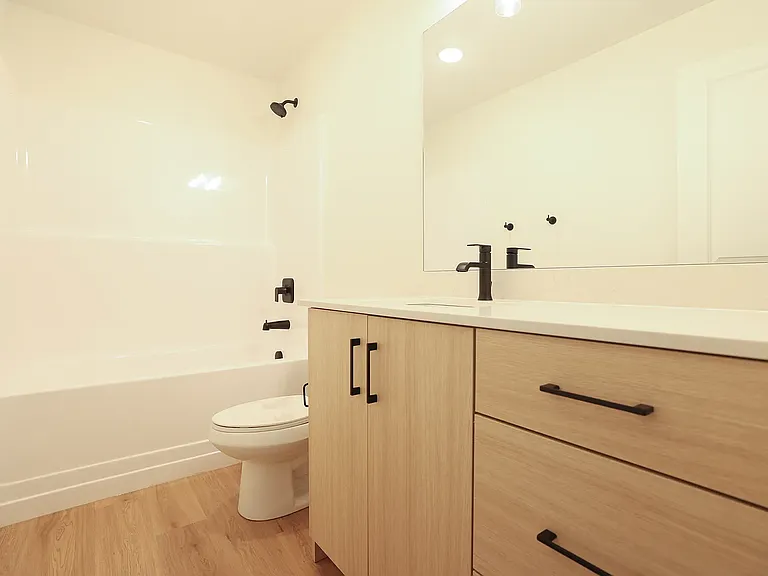 539 N 300 W #0 — Photo 7