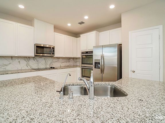 4th image of 4711 Montrose Wood