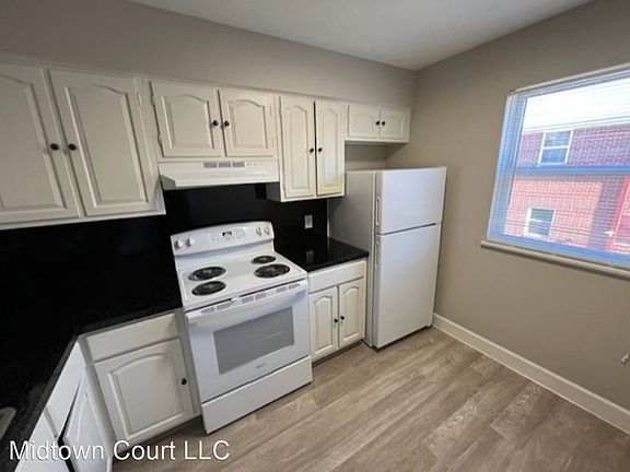 4th image of 3560 Howard St #15