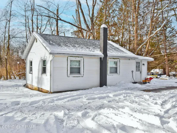 115 Squirrel Ln, Cresco, PA 18326