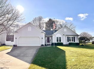 5909 Sunscape Dr NE, Louisville, OH 44641