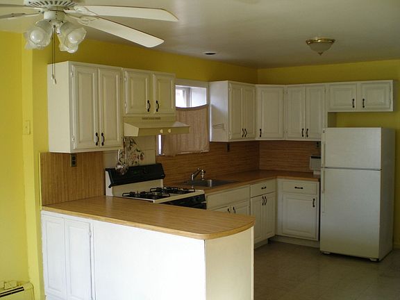 2nd image of 1912 Lacombe Ave