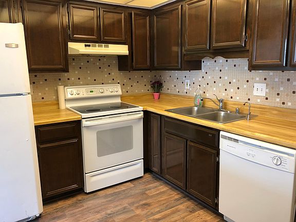 Kitchen appliances included