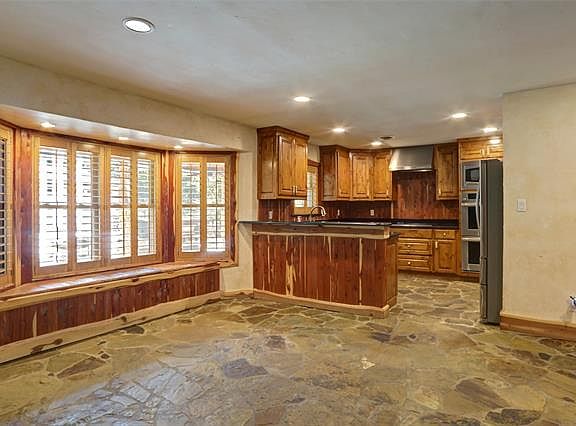 4th image of 1409 Daryll Ln